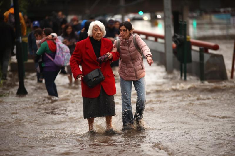 Aton - Tormenta en Santiago: Providencia y Ñuñoa decretan suspensión de clases para este miércoles