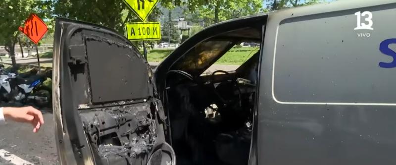 Captura - Así quedó el vehículo incendiado en Providencia