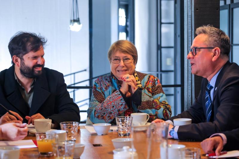 Expresidente Boric destaca reunión con Bachelet - Aton