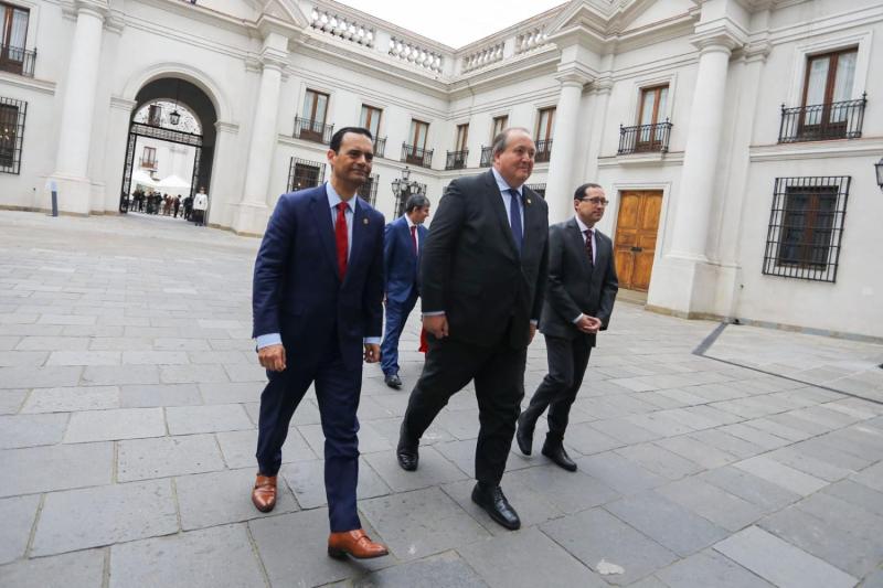 El fiscal Roberto Garrido asumió en agosto su nueva aventura como persecutor regional. Este viernes, acompañó al fiscal nacional a una reunión del presupuesto 2027 a La Moneda.