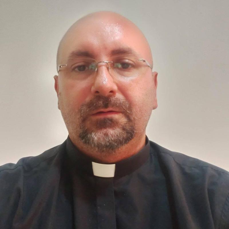 Quién era el sacerdote fallecido en Ecuador
