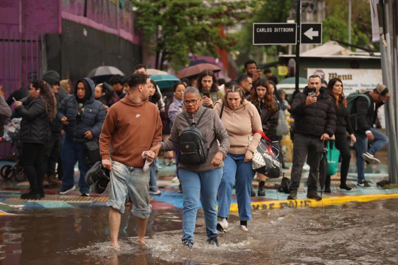 Lluvia en Santiago - Aton