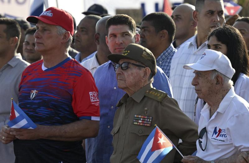 Emiten orden de arresto contra Raúl Castro - AFP