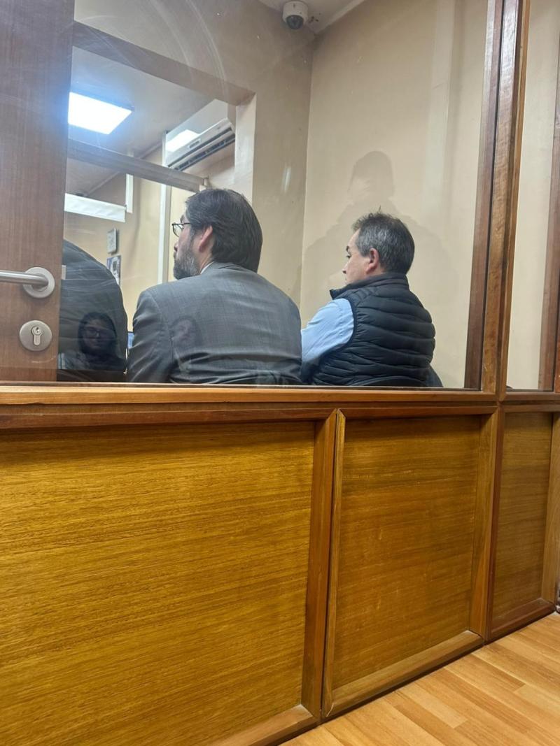 El alcalde Luis Reyes fue formalizado por diversos delitos de corrupción. La Fiscalía solicitó prisión preventiva y el magistrado definirá mañana la medida cautelar.