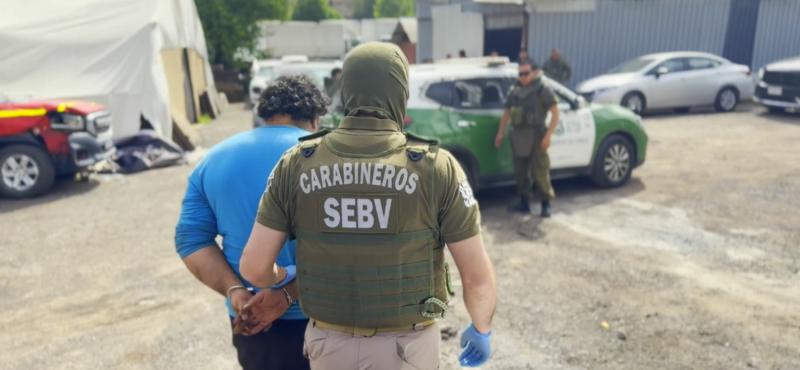 GPS de auto robado permitió descubrir taller clandestino en Quilicura: había ocho vehículos en desarme y máquina para modificar chasis