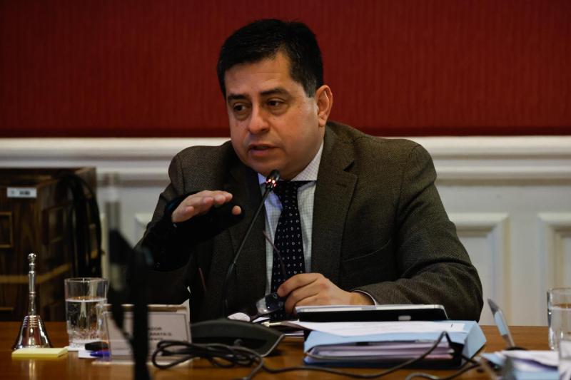 Senador Araya apunta contra el "socialismo autoritario" - Aton