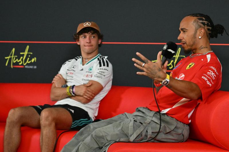 Kimi Antonelli y Lewis Hamilton - AFP
