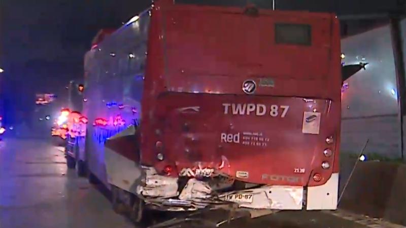 Teletrece - Colisión múltiple en Autopista Central deja al menos nueve heridos