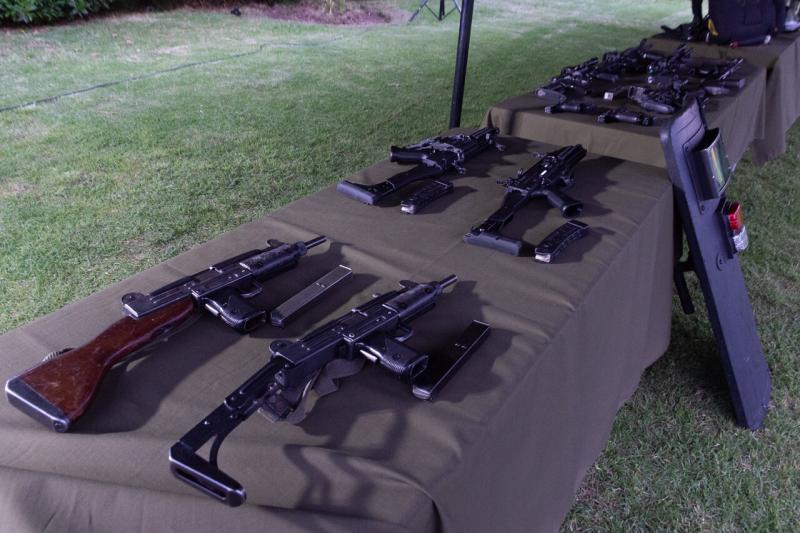 Agencia Uno - Presidente Kast presentó las nuevas armas para Carabineros