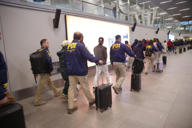 El viernes 23 de octubre, la PDI lideró el vuelo número 11 de deportaciones desde que asumió el nuevo gobierno en marzo.