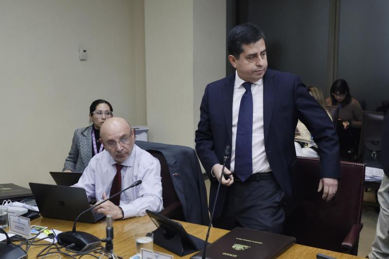 Pedro Araya y Juan Luis Castro. Uno de los principales impulsores de su salida de la presidencia de Constitución. ATON.