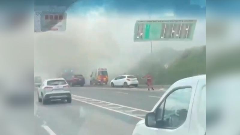T13 En Vivo - Bus del transporte público se incendia en Vitacura