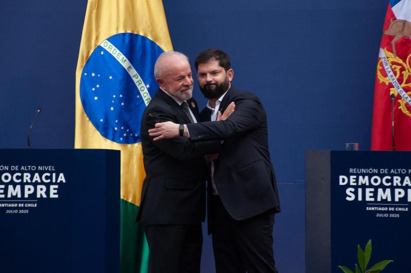 Lula da Silva y Gabriel Boric en encuentro "Democracia Siempre" - Agencia Uno