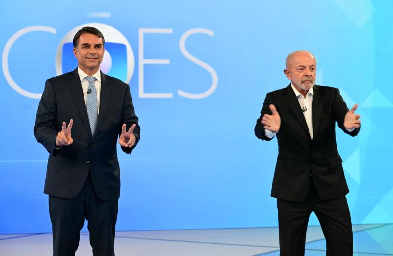 AFP - Flavio Bolsonaro y Lula da Silva