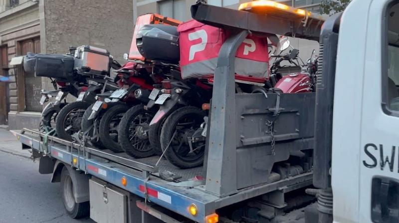 Carabineros retiró 106 motos de circulación en Santiago: 88 conductores no tenían licencia