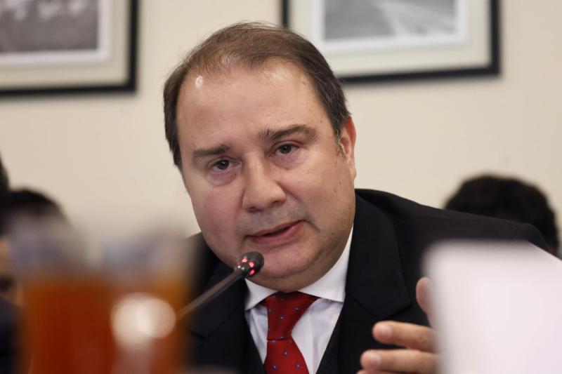 Gobierno presentará proyecto para incentivar salidas voluntarias - Aton