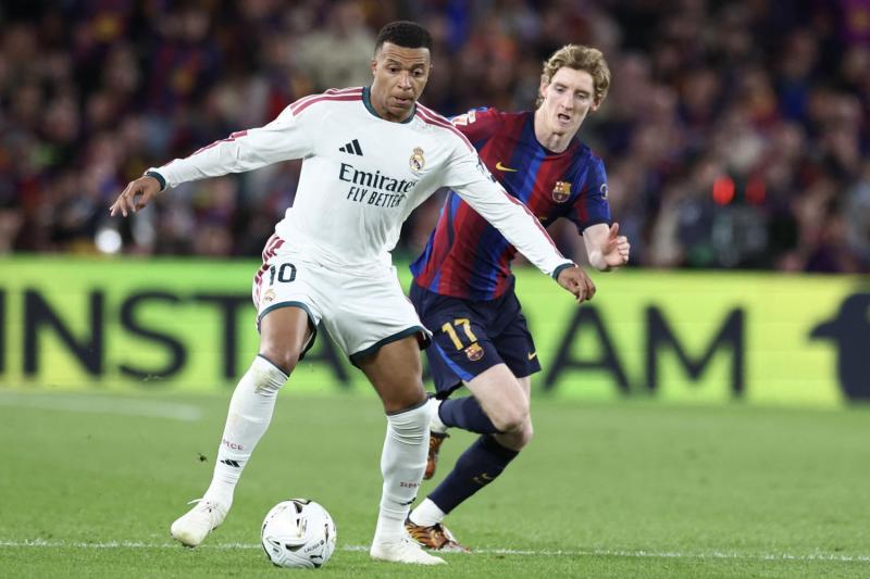 AFP - Mbappé brilló ante Barcelona, salió segundo en el Balón de Oro y fue 'cancelado' en China