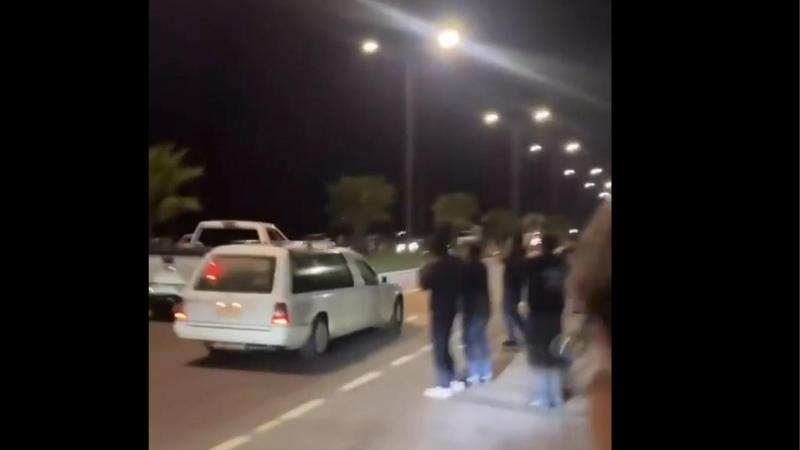 T13 - Insólito: captan a una carroza fúnebre participando en carreras clandestinas en Los Ángeles
