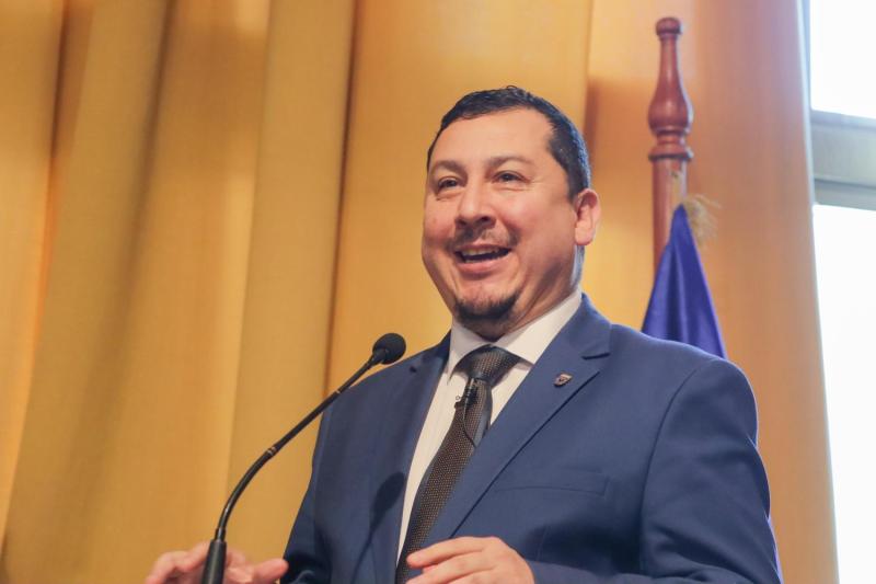 Alcalde oficialista defiende a concejala y apunta contra "personas de Gobierno" - Agencia Uno