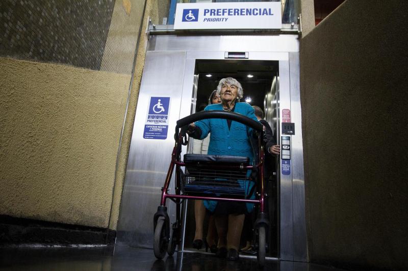 Estudio revela brechas de hasta un 40% en los tiempos de viaje de personas con movilidad reducida - Agencia uno