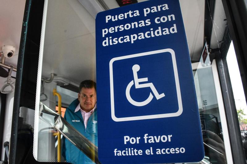 Estudio revela brechas de hasta un 40% en los tiempos de viaje de personas con movilidad reducida - Agencia uno