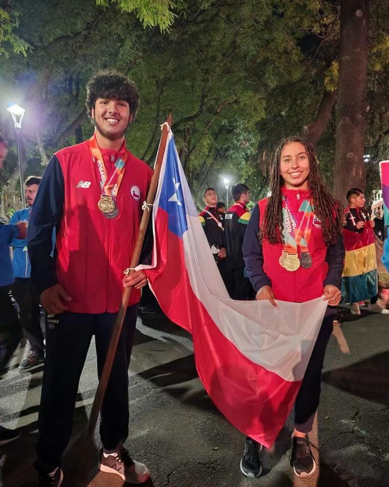 Cipriano Riquelme (atletismo) y Catalina Lorca (Patín Carrera) Abanderados del Team Chile