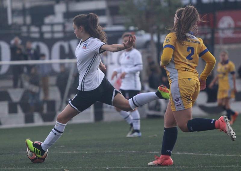 Isidora Olave jugando en Colo Colo