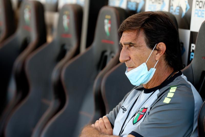 Gustavo Costas no ha realizado una buena campaña. Foto: Agencia Uno.