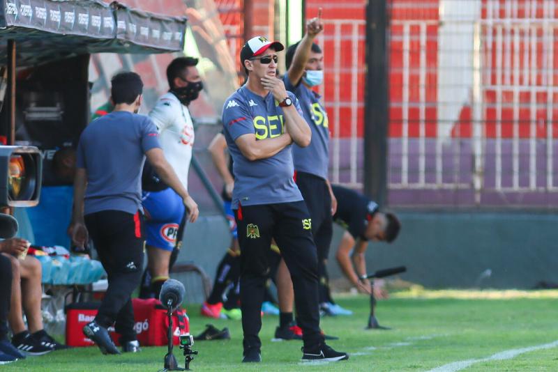 César Bravo ya vivió dos etapas como DT interino de Unión Española