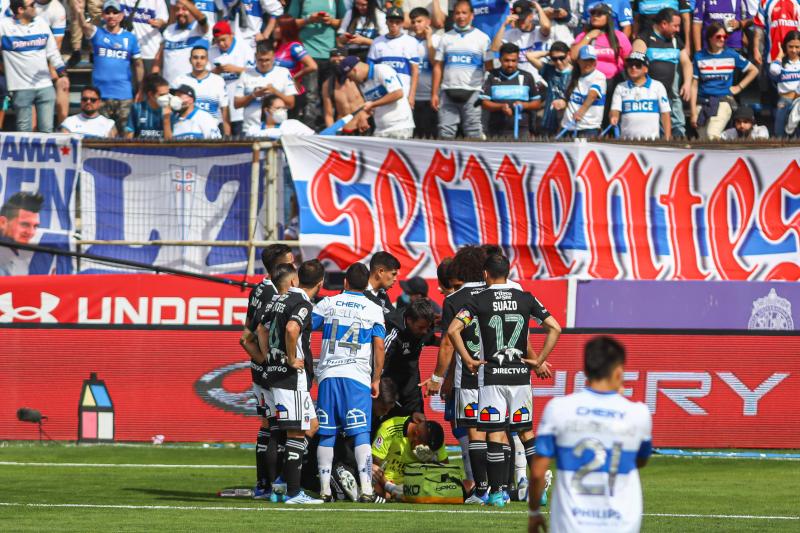 Brayan Cortés luego de proyectil lanzado por hinchas de Católica en San Carlos de Apoquindo