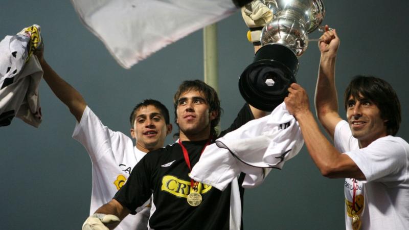 Claudio Bravo campeón con Colo-Colo del torneo apertura 2006.