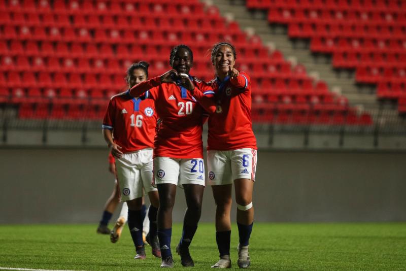La Roja Sub-20 festejando gol