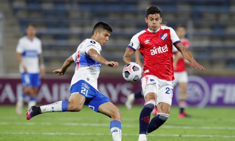 La UC de Poyet clasificó a octavos de final con nueve puntos