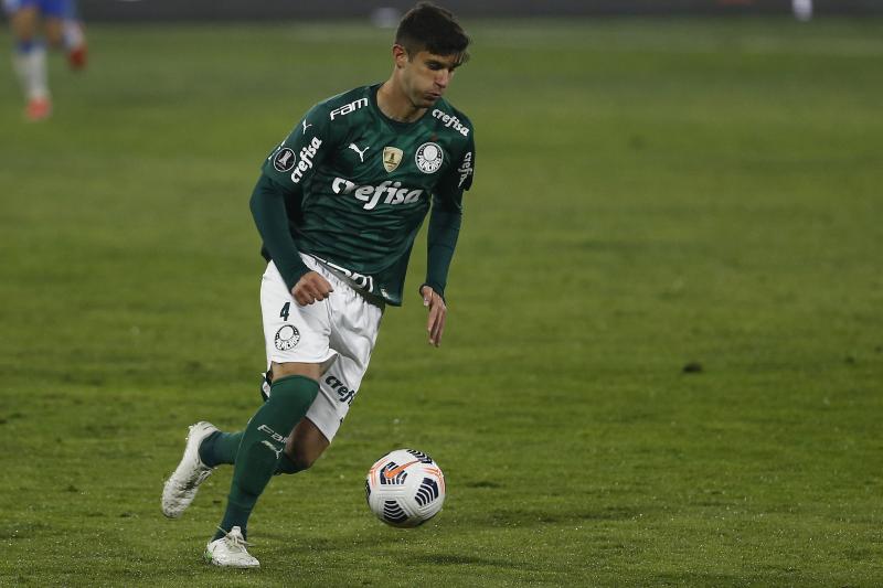 (25 años, defensa central del Palmeiras del Brasileirao)