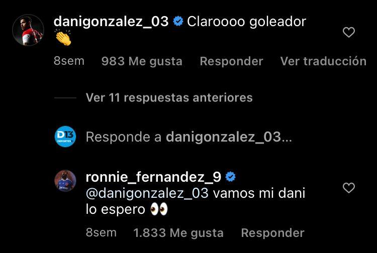 Daniel González le comenta a jugador de la U Ronnie Fernández