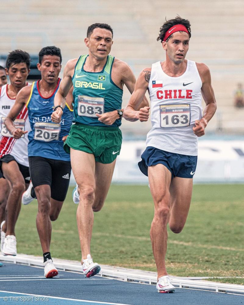 Carlos Díaz corriendo por Chile