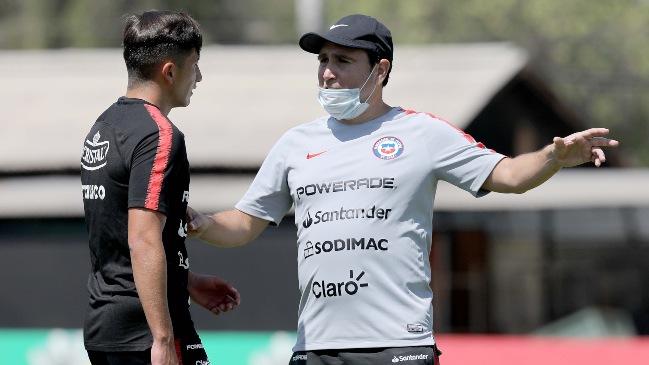 Patricio Ormazábal dirigiendo a La Roja sub 20