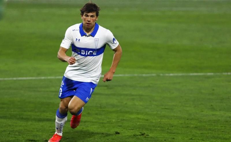 (20 años, delantero de Universidad Católica)