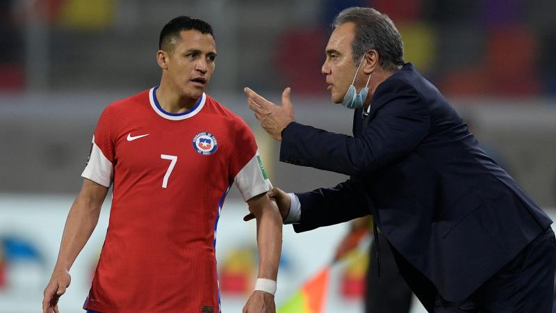 Martín Lasarte y Alexis Sánchez en La Roja.