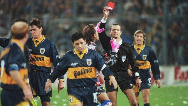 Javier Castrilli expulsa a Diego Maradona en Boca Juniors.
