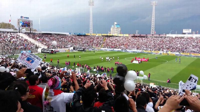 Colo Colo con el Estadio Monumental lleno