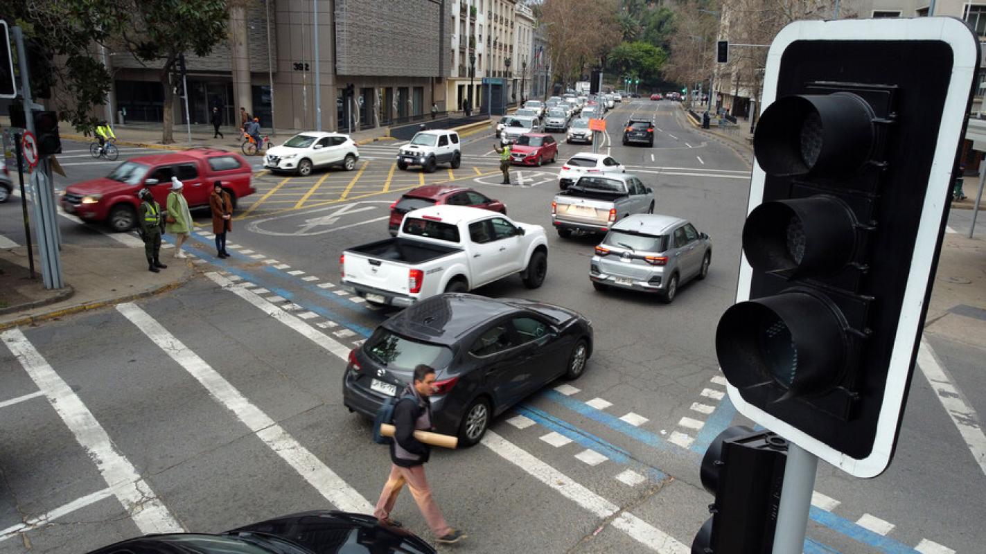 Chile apuesta por la IA para sincronizar semáforos y reducir la congestión en Santiago