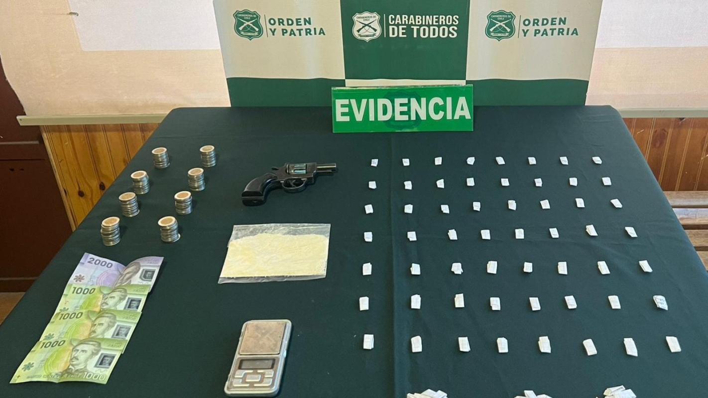 Inusual: Detenidos por tráfico ocultaban droga en rociador de ducha