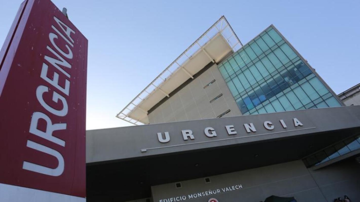 &quot;Es una decisión difícil&quot;: Posta Central se refirió a despidos tras cierre temporal de UCI respiratoria