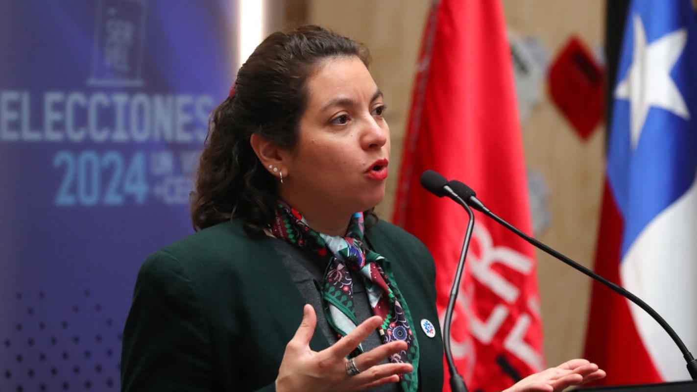 Ministra Toro defiende gestión en reconstrucción tras incendio en Valparaíso Ministra Toro defiende gestión en reconstrucción tras incendio en Valparaíso