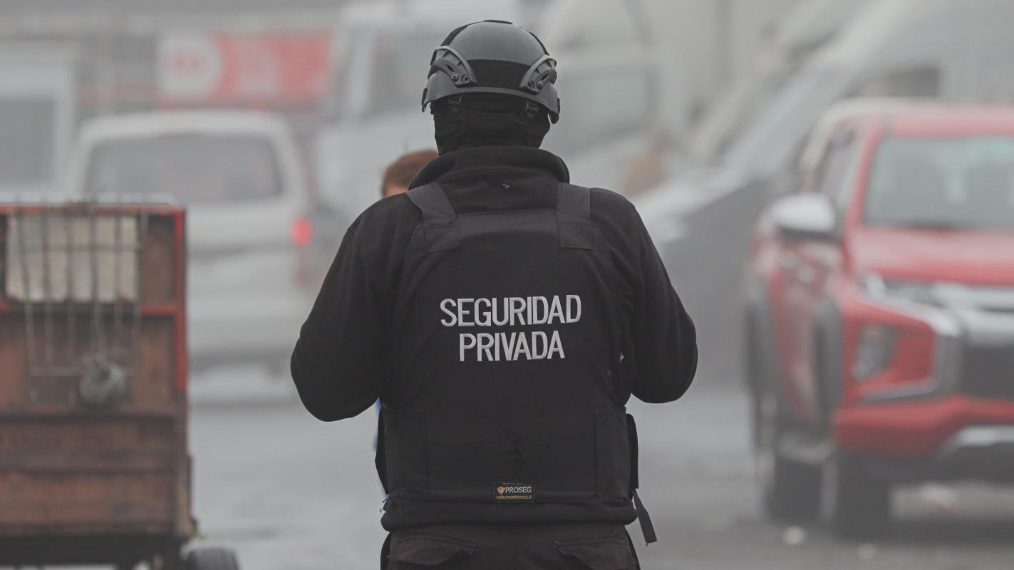 Guardia de supermercado en prisión por abusar de clientas y su hija Guardia de supermercado en prisión por abusar de clientas y su hija