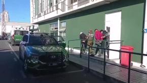 Delincuentes atropellan a víctima durante violenta encerrona en Concón