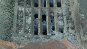 Sumideros tapados en Santiago generan riesgo de inundaciones y accidentes