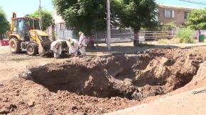 Socavón de gran magnitud genera preocupación en Estación Central y moviliza a equipos de emergencia
