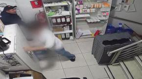 Sujeto apodado 'Hulk' aterroriza farmacias en Santiago con la complicidad de su familia
